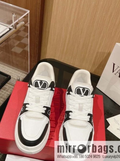🐰🐰2023 The latest catwalk model Valentino Warren \"Couple limited series casual sports couple model, board shoes