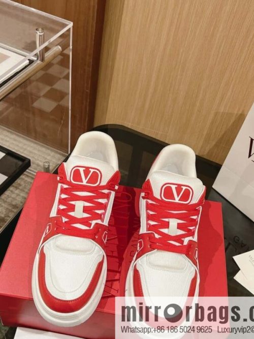 🐰🐰2023 The latest catwalk model Valentino Warren \"Couple limited series casual sports couple model, board shoes