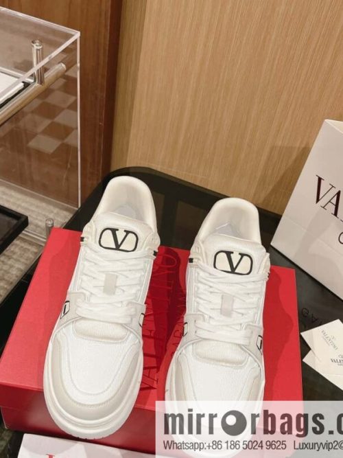 🐰🐰2023 The latest catwalk model Valentino Warren \"Couple limited series casual sports couple model, board shoes