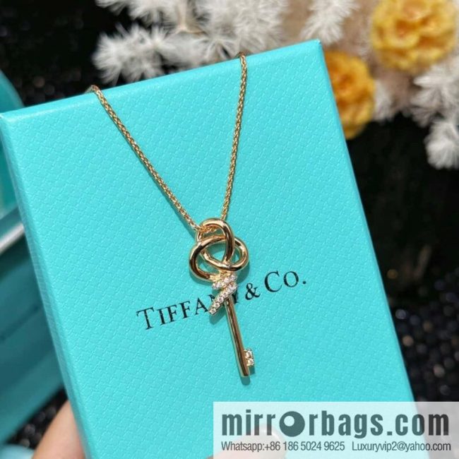 ❗️New ❗️ New ☑️ TIFFANY & Co. Woven Half Diamond Key Necklace