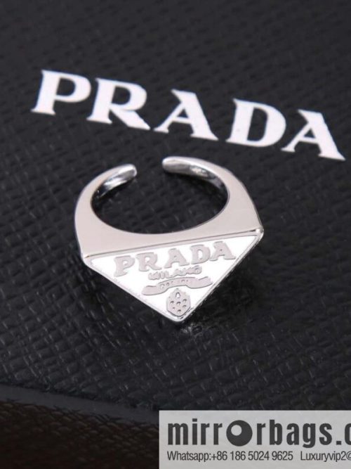 ☀️Prada triangle mark, open ring ☀️