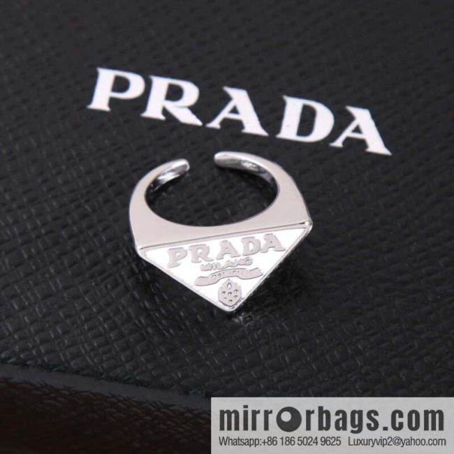 ☀️Prada triangle mark, open ring ☀️