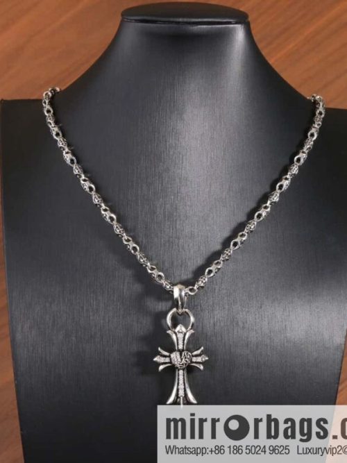 ☀New Croxin Cross Necklace ☀️ Size 60cm Pendant 4cm ☀