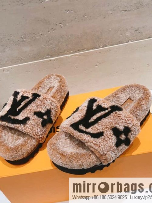 🐰🐰(Top version) Louis vuitton 2023 new wool slippers fine soft wool, grade 1 quality 🔝 pure fur