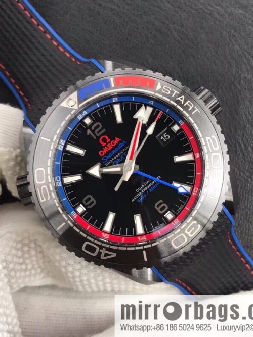 VS 2018 finale! All-black ceramic Ocean Universe 600 meters \"Deep Sea Black\" integrated 8906 movement, overall natural rubber belt