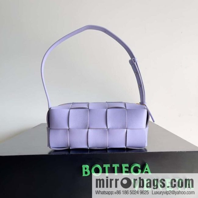 BV autumn and winter beautiful armpit bag BOTTEGA\'s new BRICK CASSETTE model number: 729166 crystal purple