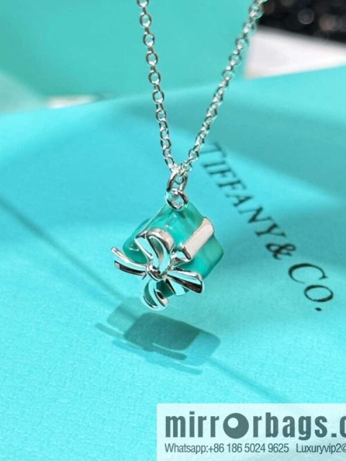 ❗️New ❗️ New ☑️ TIFFANY & Co. gift box necklace