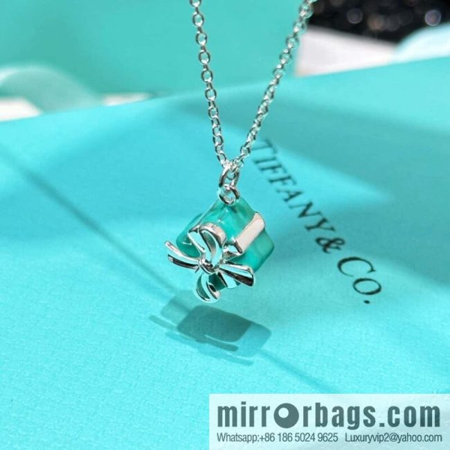 ❗️New ❗️ New ☑️ TIFFANY & Co. gift box necklace