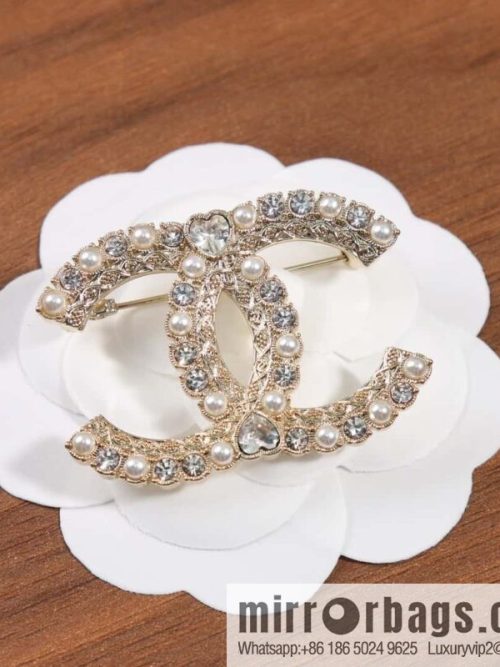 ☀️New ☑️ Chanel double c love peach heart full diamond brooch ☀️