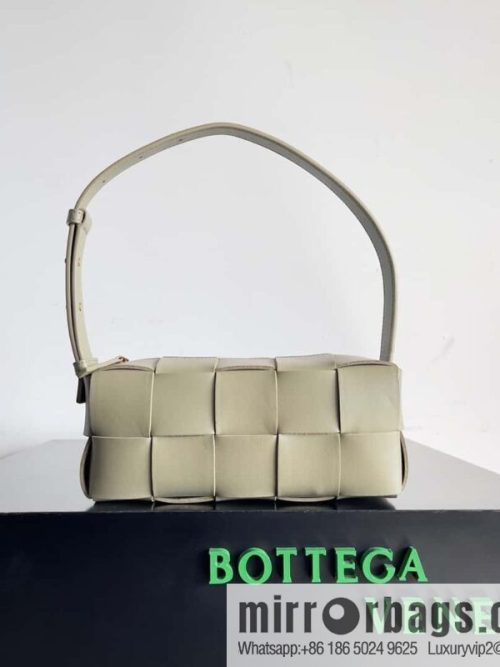 BV autumn and winter beautiful armpit bag BOTTEGA new BRICK CASSETTE model number: 729166 taupe