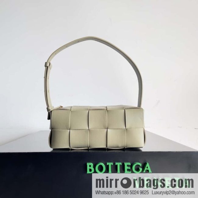 BV autumn and winter beautiful armpit bag BOTTEGA new BRICK CASSETTE model number: 729166 taupe