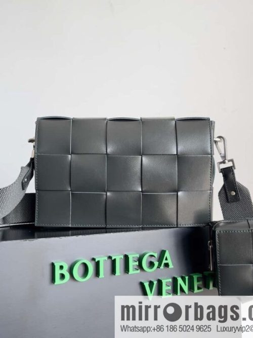 Bv new Unisex same 2-in-1 His & Hers model number: 741777 dark green