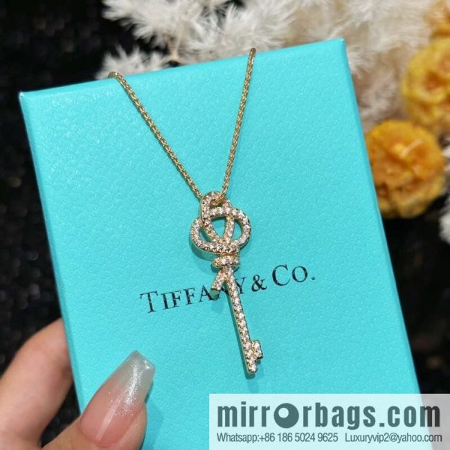 ❗️New ❗️ New ☑️ TIFFANY & Co. Woven Full Diamond Key Necklace