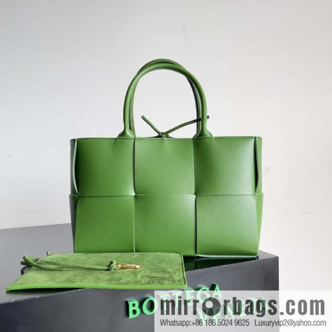 BottegaVeneta Intrecciato woven sheepskin two-color leather (fabric) tote handbag model: 652867