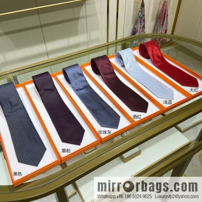 Hermes 100% Top Twill Silk Small H Letter Tie