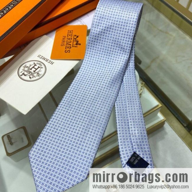 Hermes 100% Top Twill Silk Small H Letter Tie - Image 2