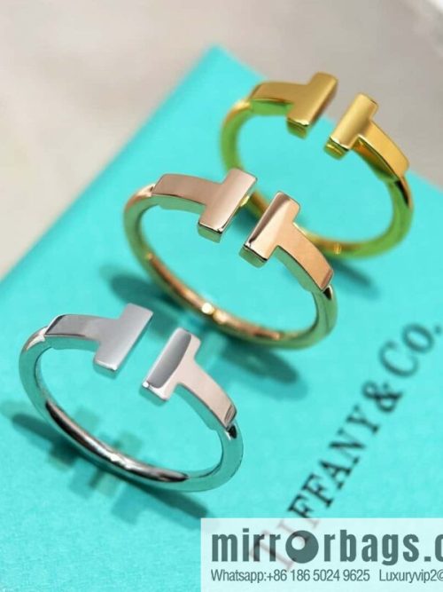 Glossy Ring ☀️ Tiffany & Co, Classic T Series, Glossy Double T Ring ☀️