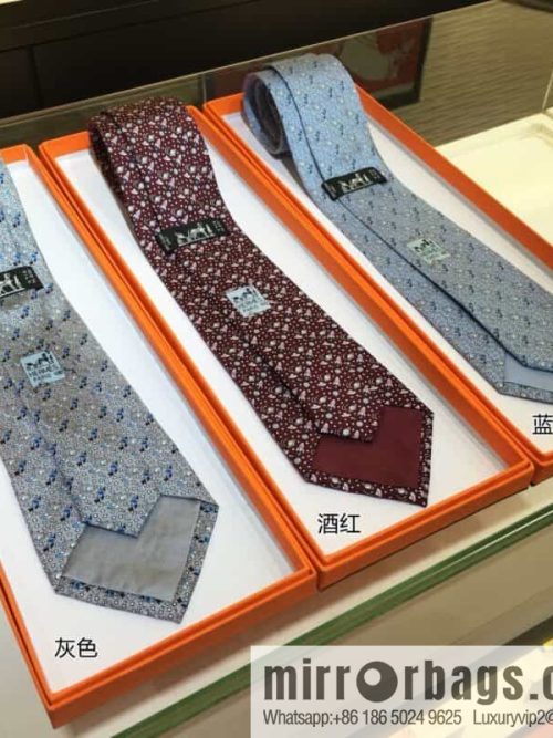 Hermes 100% Top Twill Silk Spaceship Tie