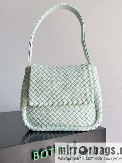 BV new in autumn and winter, the same as Faye Wong, classic small weaving pure hand-woven COBBLE shoulder backpack model number: 709418 ice blue