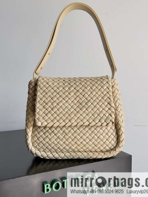 BV new in autumn and winter, the same as Faye Wong, classic small weaving pure hand-woven COBBLE shoulder backpack model number: 709418 oat color