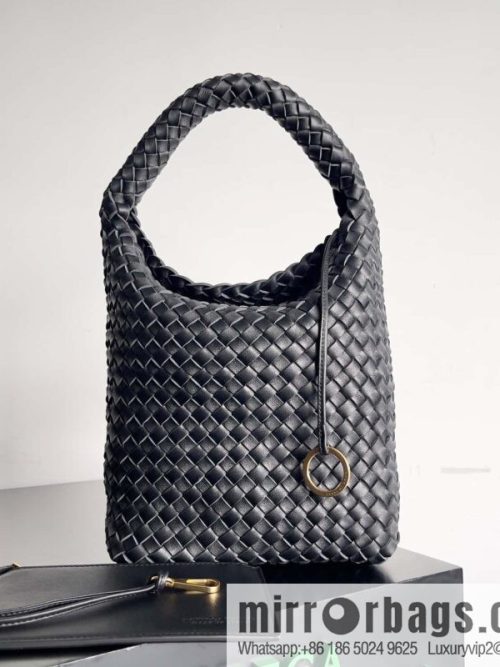 BV Cabat Bucket bucket bag model number: 753172 black
