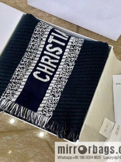 Dior 21 autumn and winter new college style double-sided scarf 14CDO301I985_C540