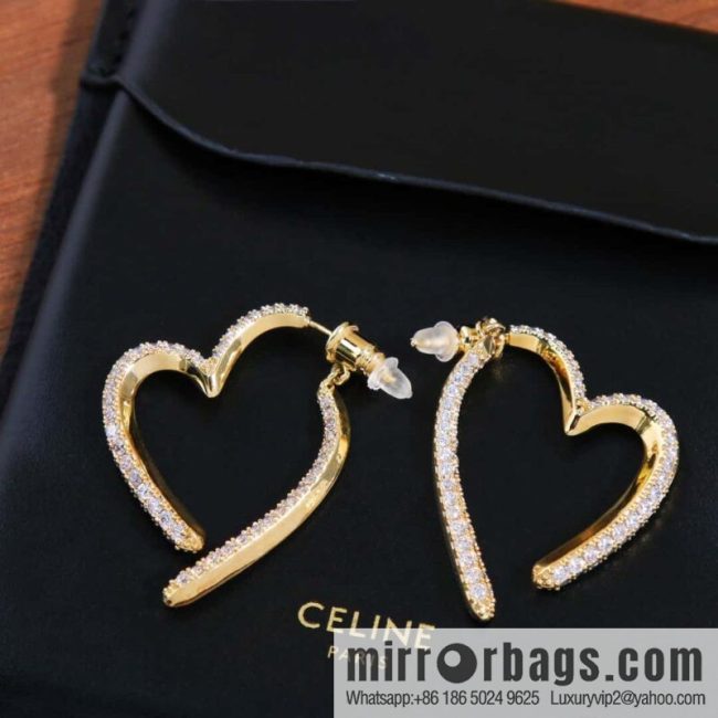 ☀️Celine heart love stud earrings