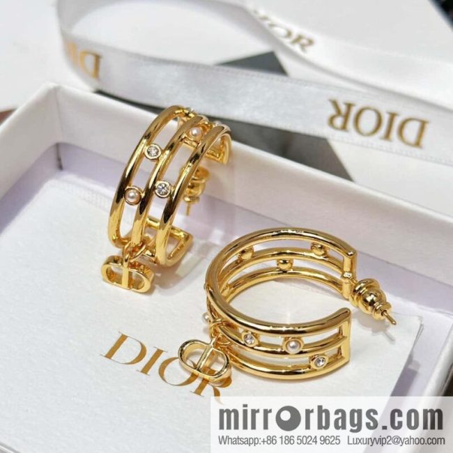 New ☑️ DIOR CD half circle earrings stud earrings