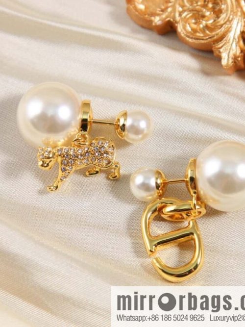 New ☑️ DIOR Dior CD full diamond tiger asymmetrical stud earrings