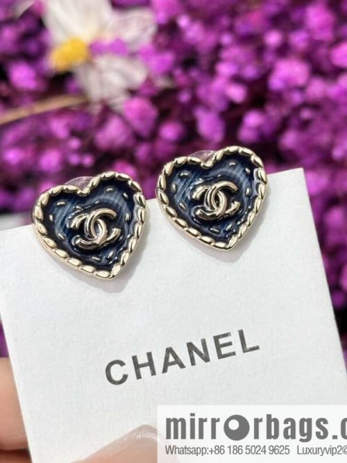 ❗️New ❗️ Chanel stud earrings ☀️ new ☑️ Chanel c1 double c peach heart love stud earrings ☀️