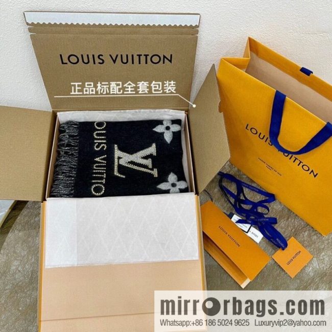 LV Louis Vuitton Rivet Cashmere Scarf Shawl M71588