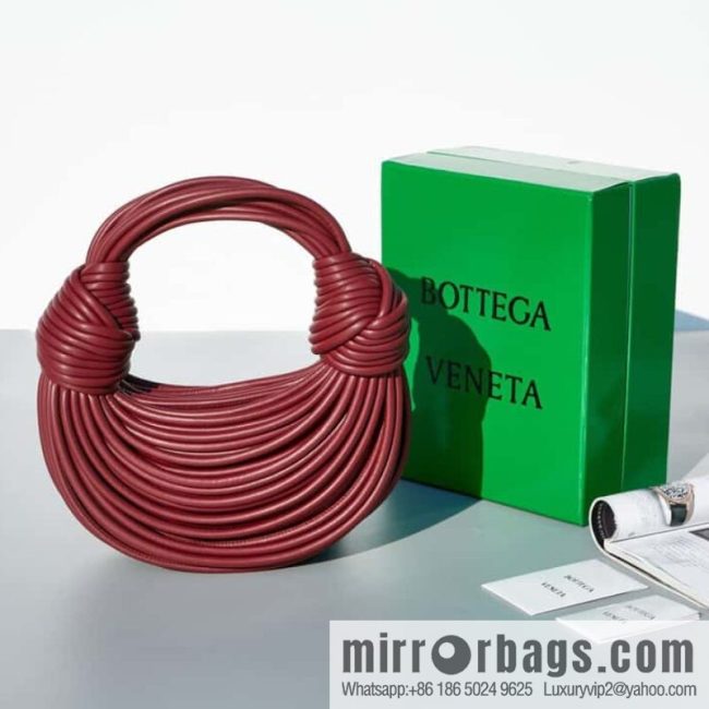 Bottega Veneta, model 680934 autumn and winter new Jodie ramen clutch bag number: 80803 #cinnabar red