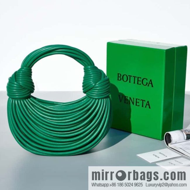 Bottega Veneta, model 680934 autumn and winter new Jodie ramen clutch bag number: 80803 #grass green