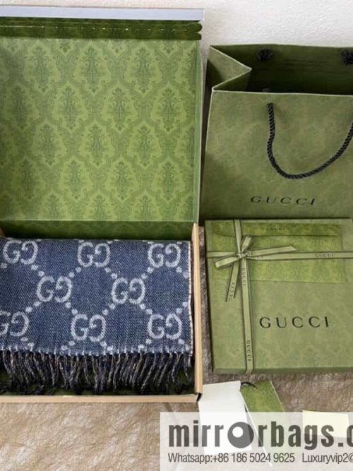 GUCCI Gucci GG pattern double-sided wool scarf 676610
