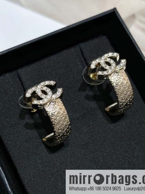 ❗️New ❗️☀️ new ☑️ chanel c1 double c semicircular stud earrings ☀️