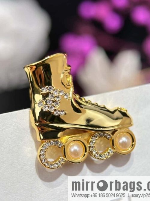 ❗️New ❗️ ☀️ new ☑️ Chanel coco pearl roller skates brooch ☀️