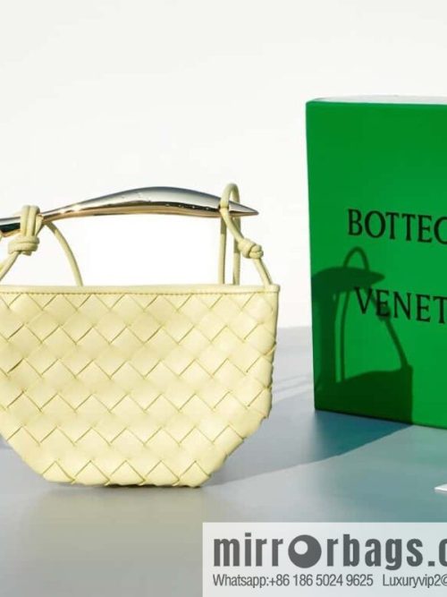 BottegaVeneta Bv spring and summer new mini sardines SARDINE model number: 744267 ice cream color