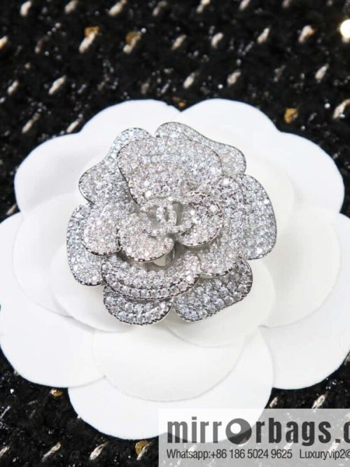 ☀️New ☑️ Chanel double c full diamond camellia stud earrings