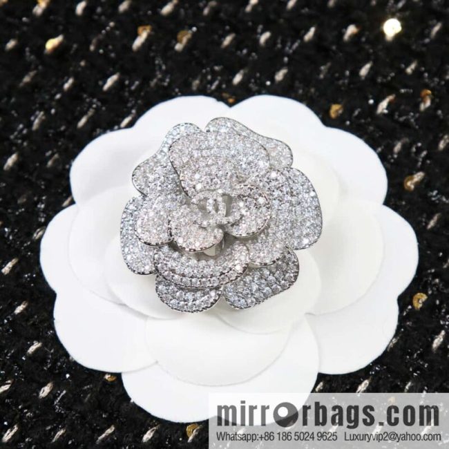 ☀️New ☑️ Chanel double c full diamond camellia stud earrings