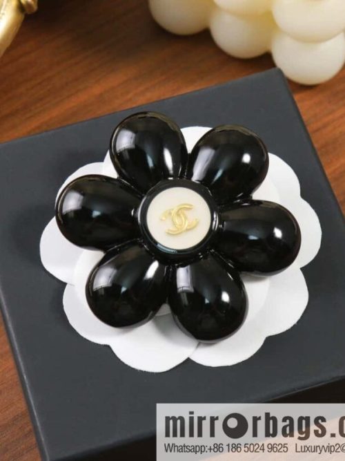 ☀️New ☑️ Chanel Double C Camellia Brooch ☀️