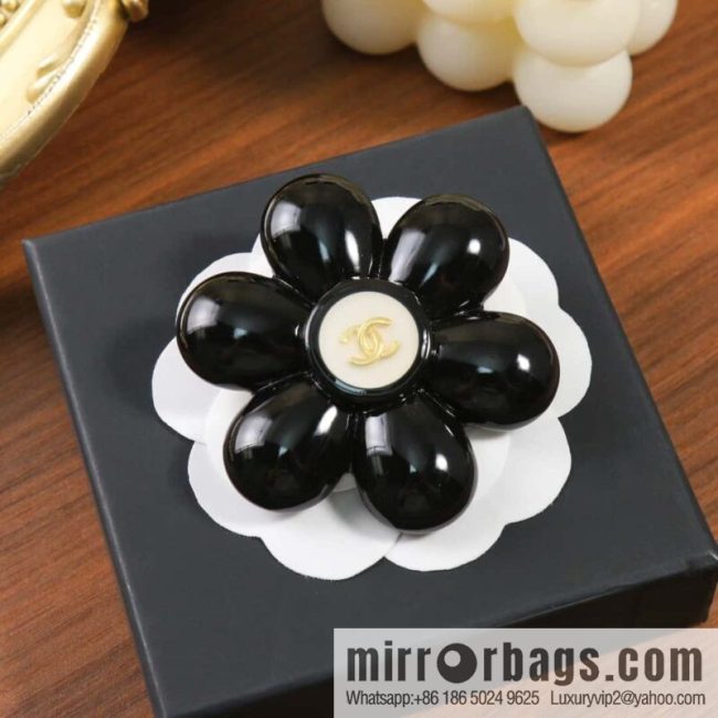 ☀️New ☑️ Chanel Double C Camellia Brooch ☀️