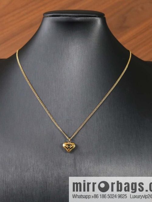 ☀️New ☑️ Chanel double c peach heart love necklace ☀️