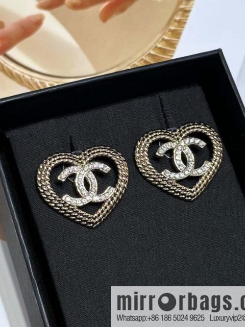 ❗️New ❗️☀️ New ☑️ Chanel c1 double C peach heart love stud earrings ☀️