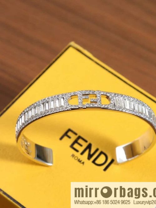 ❗New ❗️ ☀ New FENDI Fendi square diamond hollow letter bracelet bracelet ☀