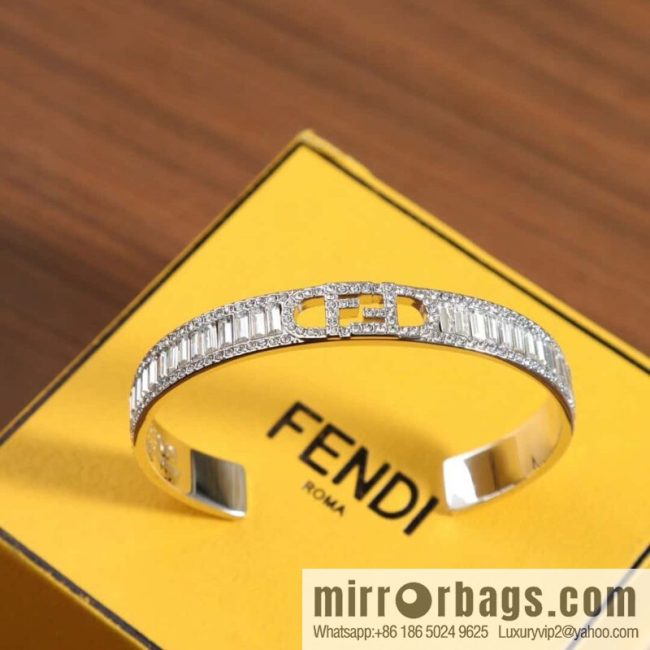 ❗New ❗️ ☀ New FENDI Fendi square diamond hollow letter bracelet bracelet ☀