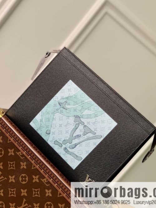 M22763 Pochette Voyage clutch bag