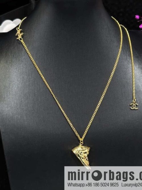 ❗️New ❗️☀️ New ☑️ Chanel Gold Shoes 👟 Necklace ☀️