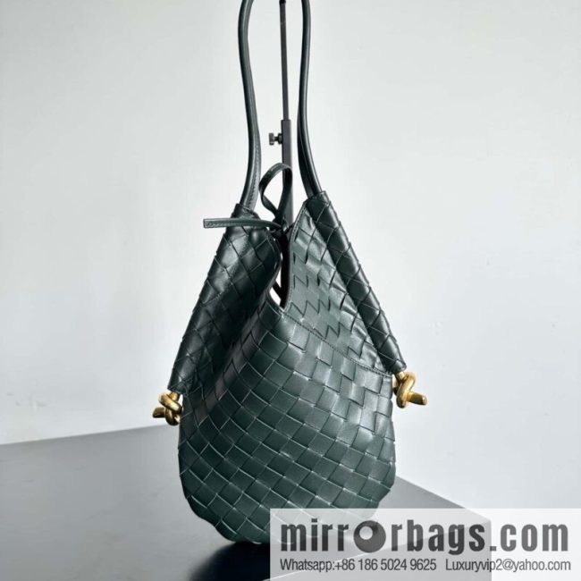 #BottegaVeneta, Yang Mi\'s latest bag of the same Solstice Shoulder Ba model number: 740898 small dark green - Image 2