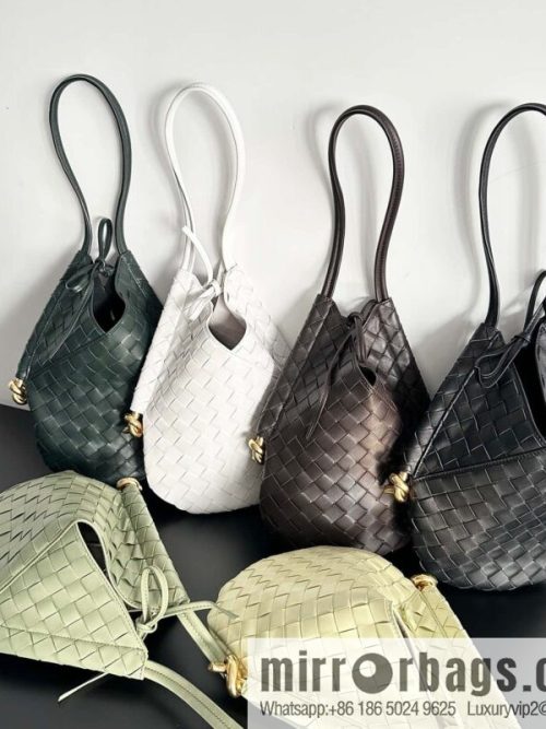 #BottegaVeneta, Yang Mi\'s latest bag of the same Solstice Shoulder Ba model number: 740898 small dark green