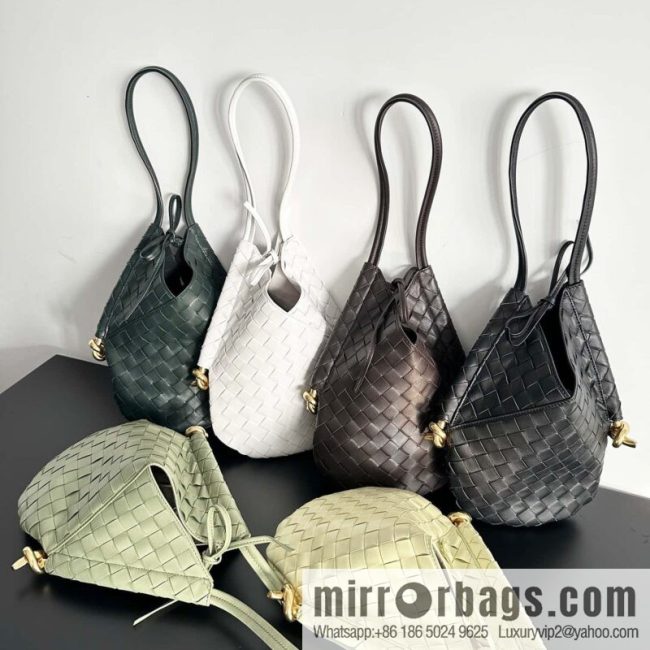 #BottegaVeneta, Yang Mi\'s latest bag of the same Solstice Shoulder Ba model number: 740898 small dark green